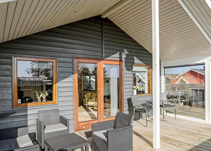 3 Bedroom Awesome In Holiday home